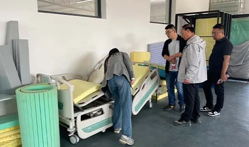 Customer Visits Our Factory to Discuss Medical Pressure Ulcer Mattress Details